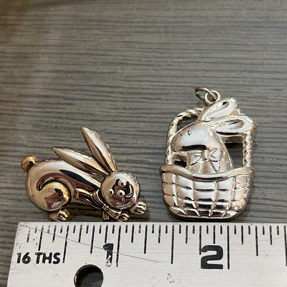 Vintage Round Wire Necklace with Rabbit - Easter Charms - Pendants, Silver-tone - Picture 5 of 13